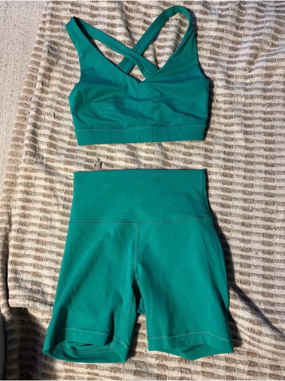 lululemon athletica Teal Green Crossback Sports Bra & High-Waist Bike Shorts